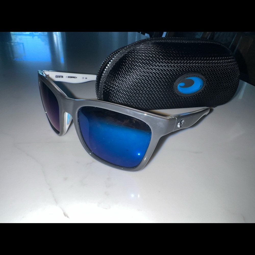 COPY - Costas like new